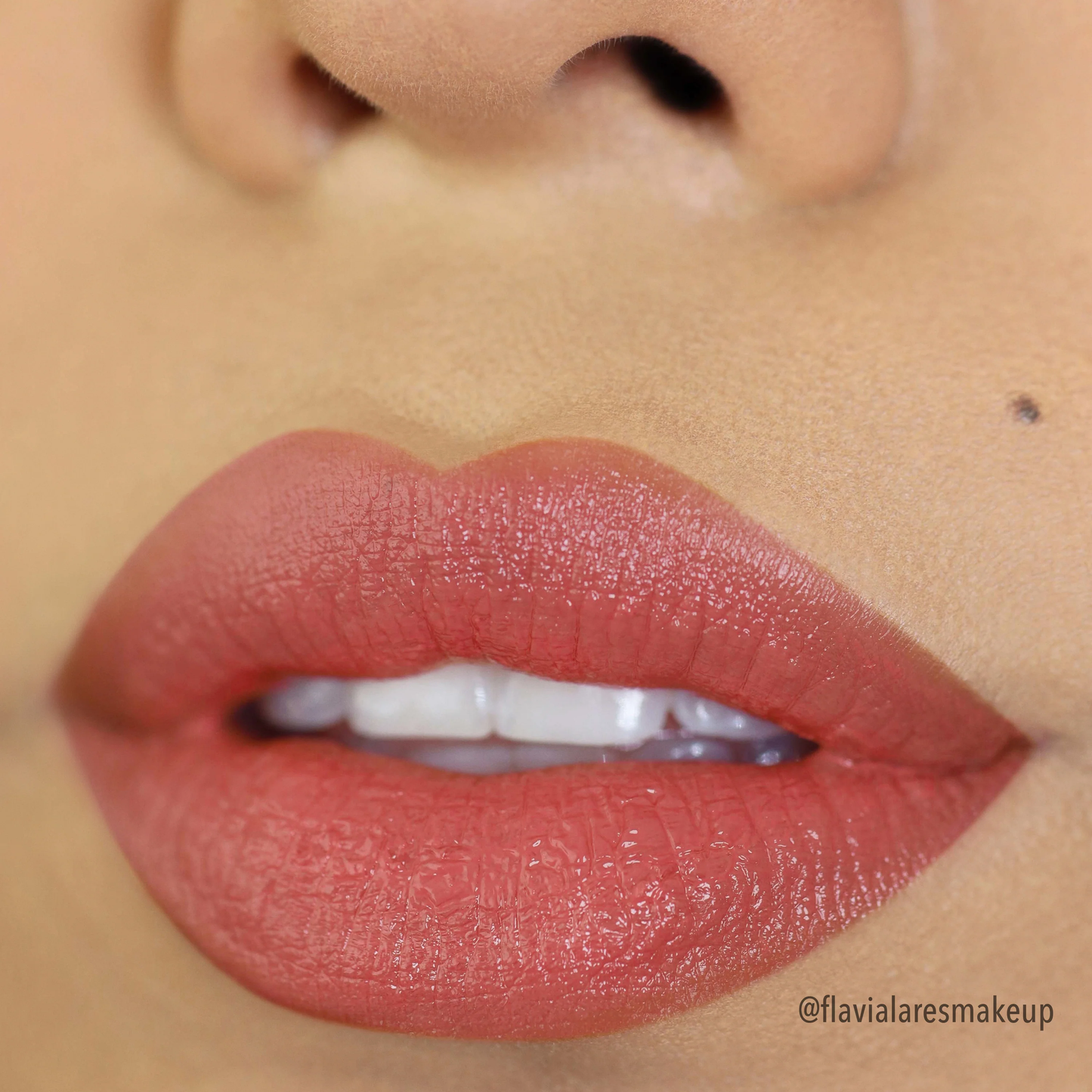 Balsamo Labial Con Color Signature Lipstick Cherry Blossom Moira